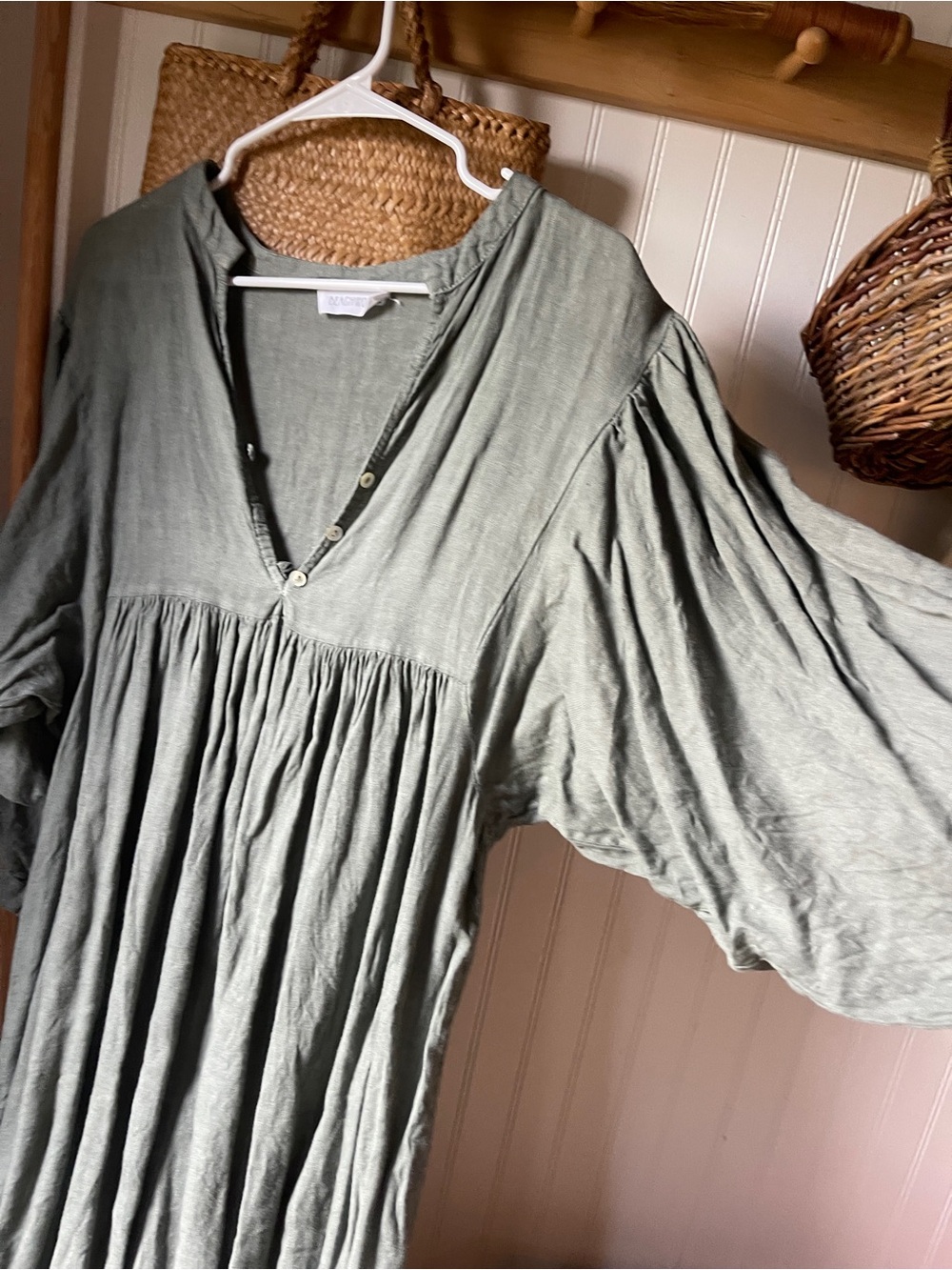 Beachwood the label Bonita linen dress in fern - Picture 4 of 11